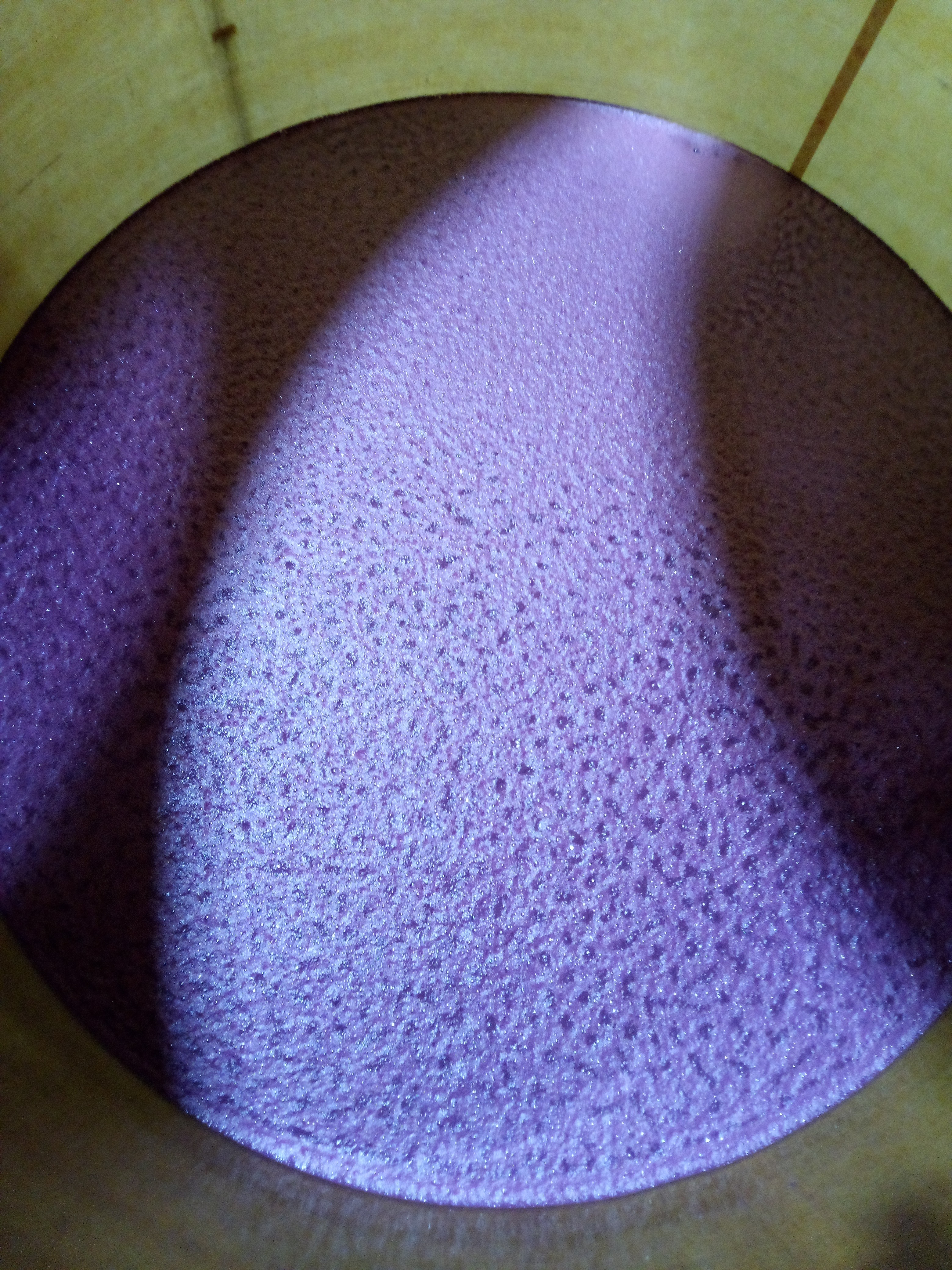 Fermentation en cuve du jus de raisin